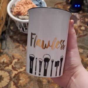 Flawless Makeup Brush Holder - White and Gold